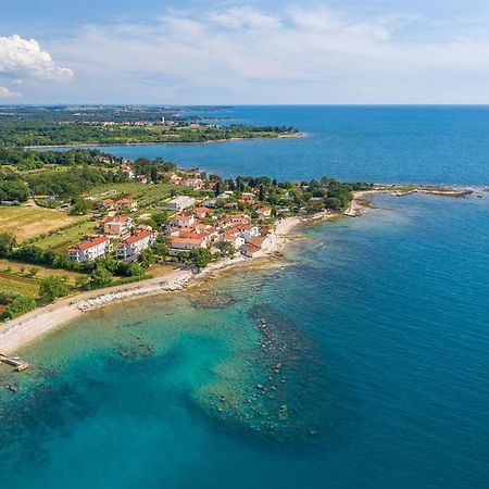 Charming Stone Cottage By The Sea Умаг Екстериор снимка