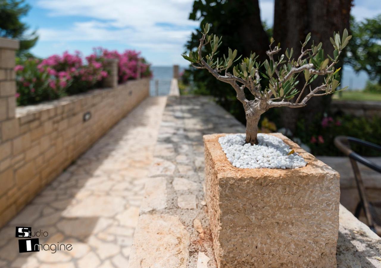 Charming Stone Cottage By The Sea Умаг Екстериор снимка