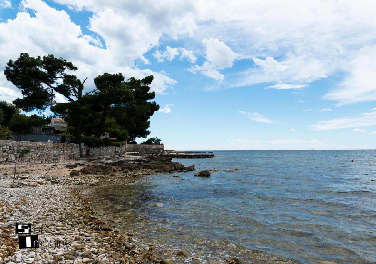Charming Stone Cottage By The Sea Умаг Екстериор снимка