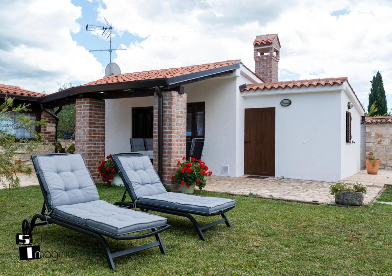 Charming Stone Cottage By The Sea Умаг Екстериор снимка