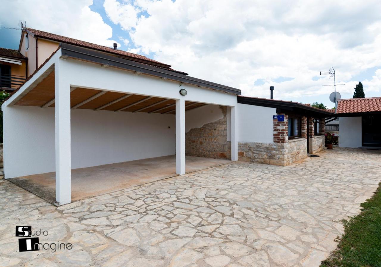 Charming Stone Cottage By The Sea Умаг Екстериор снимка