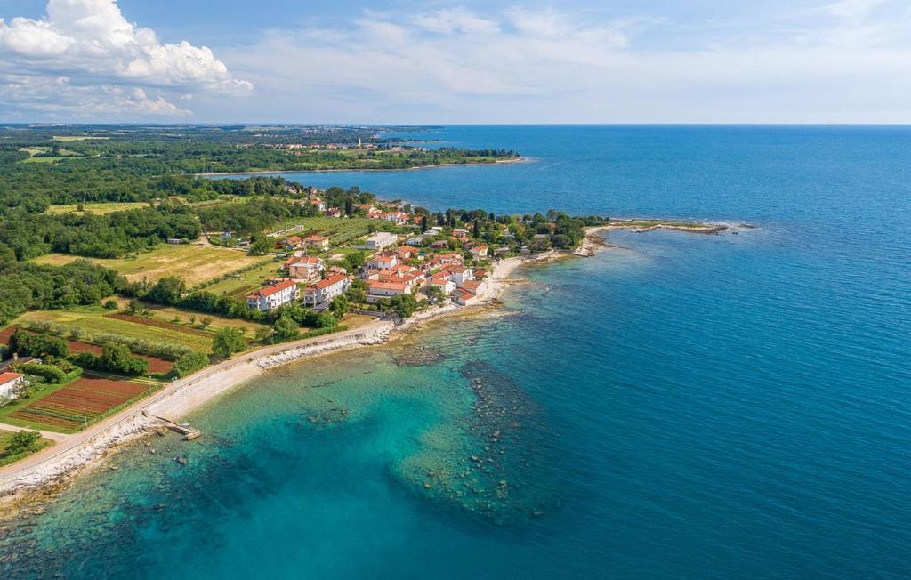 Charming Stone Cottage By The Sea Умаг Екстериор снимка